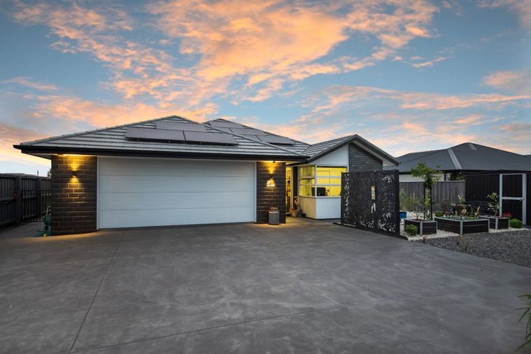 Photo of property in 14 Deans Place, Amberley, 7410