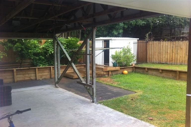 Photo of property in 112b Triangle Road, Massey, Auckland, 0614