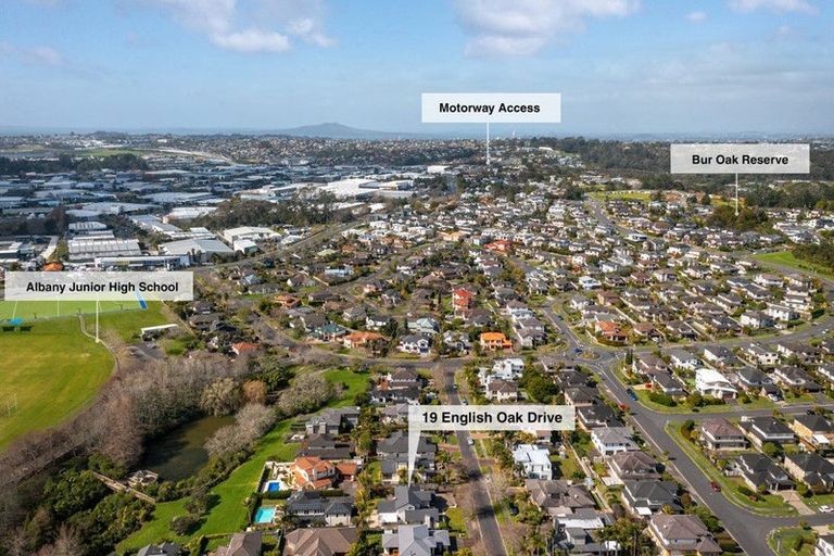 Photo of property in 19 English Oak Drive, Schnapper Rock, Auckland, 0632