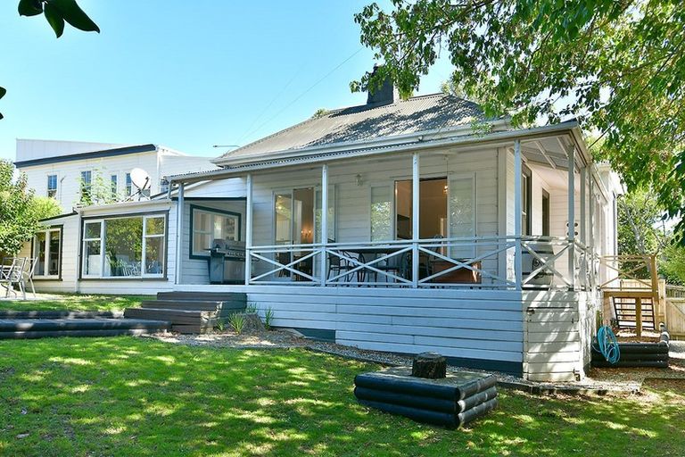 Photo of property in 1 Garfield Road, Helensville, 0800