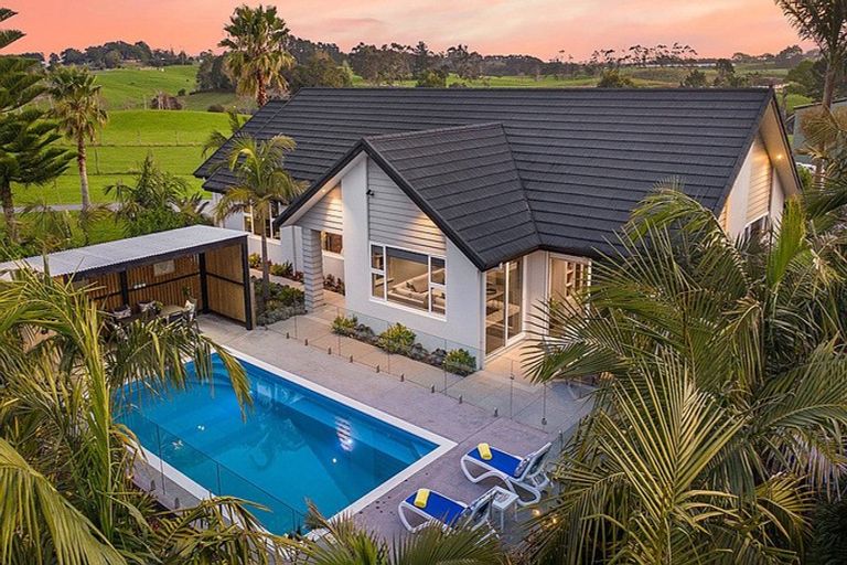 Photo of property in 129 Ostrich Farm Road, Pukekohe, 2676