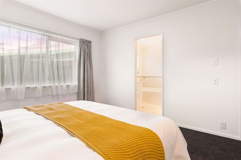 Photo of property in 2/86 Don Buck Road, Massey, Auckland, 0614