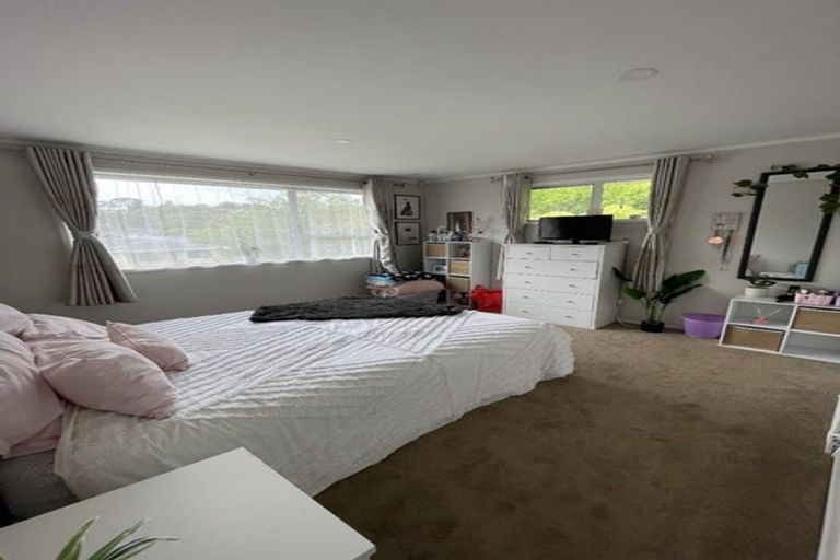 Photo of property in 24 Onedin Place, Titirangi, Auckland, 0604