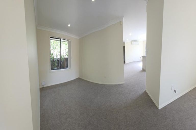 Photo of property in 14 Parkcrest Drive, Henderson, Auckland, 0612