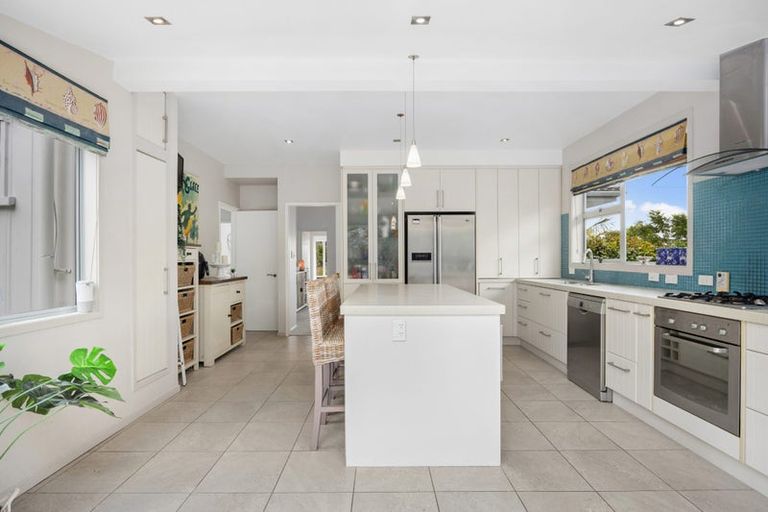 Photo of property in 1/22 Sandown Road, Rothesay Bay, Auckland, 0630
