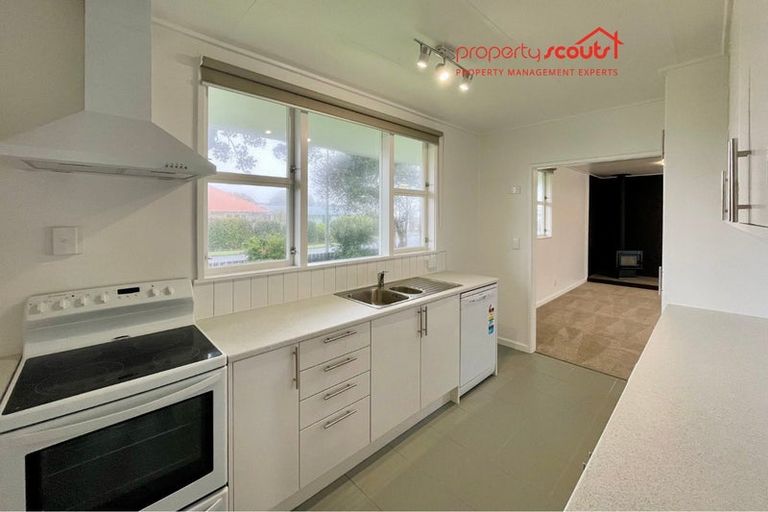 Photo of property in 6 Calgher Avenue, Waitara, 4320