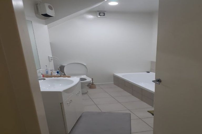 Photo of property in 3/19 Onslow Road, Khandallah, Wellington, 6035
