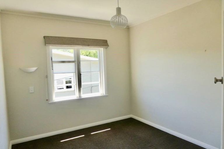 Photo of property in 72 Cashmere Avenue, Khandallah, Wellington, 6035