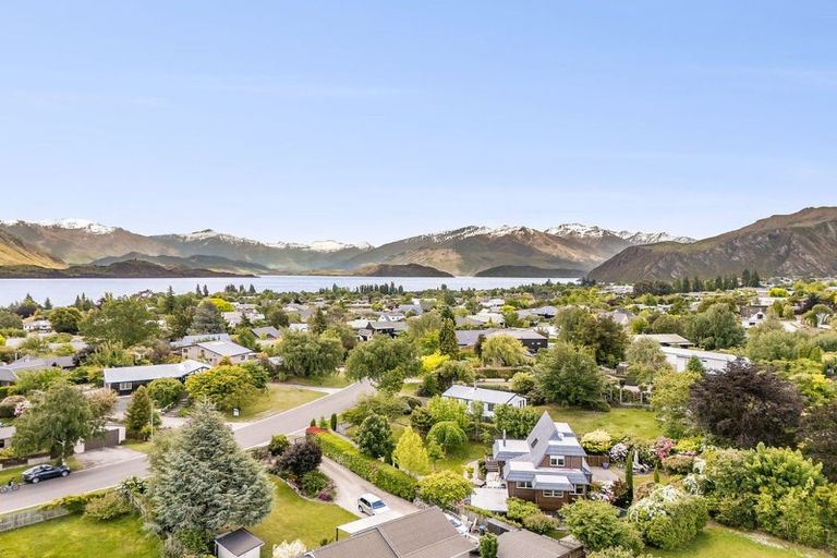 Photo of property in 18 Kowhai Drive, Wanaka, 9305