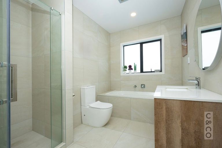Photo of property in 15 Vogwill Road, Kumeu, 0810