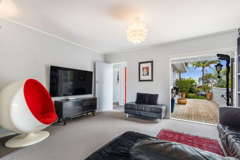 Photo of property in 18 Taioma Crescent, Te Atatu Peninsula, Auckland, 0610