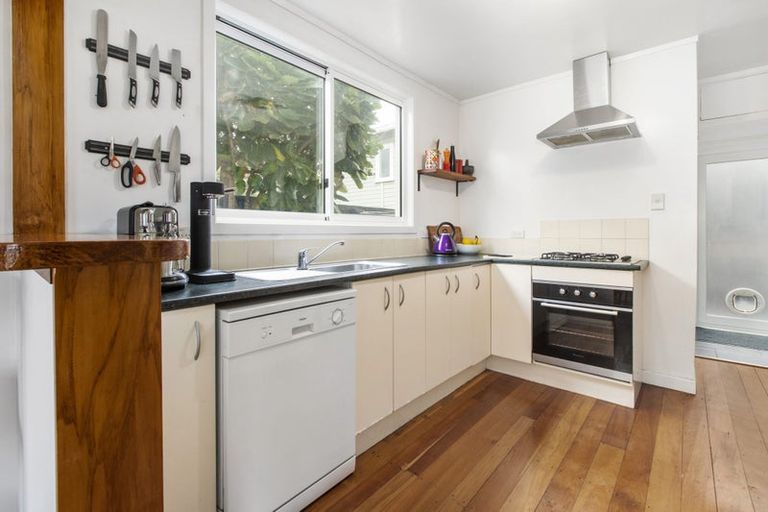 Photo of property in 96 Lyall Parade, Lyall Bay, Wellington, 6022