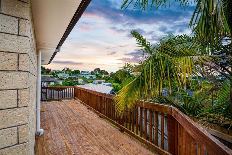 Photo of property in 15 Dovey Place, Massey, Auckland, 0614