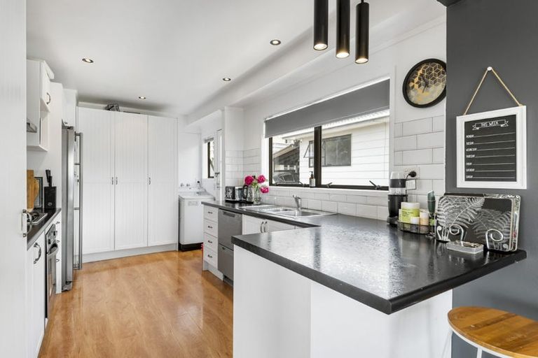 Photo of property in 1/38 Birkdale Road, Birkdale, Auckland, 0626