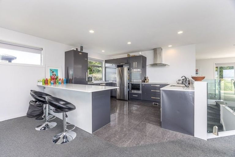 Photo of property in 18 Zita Avenue, Matakatia, Whangaparaoa, 0930