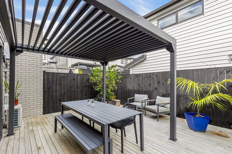 Photo of property in 3 Hea Road, Hobsonville, Auckland, 0616