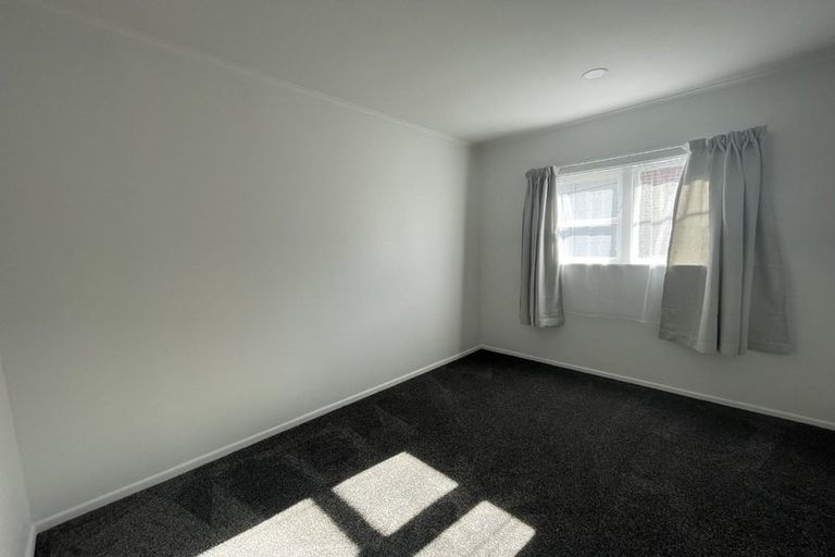 Photo of property in 1/84 Lake Road, Northcote, Auckland, 0627