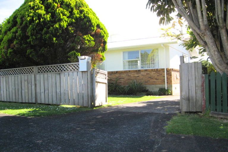 Photo of property in 80 Crawford Avenue, Mangere Bridge, Auckland, 2022