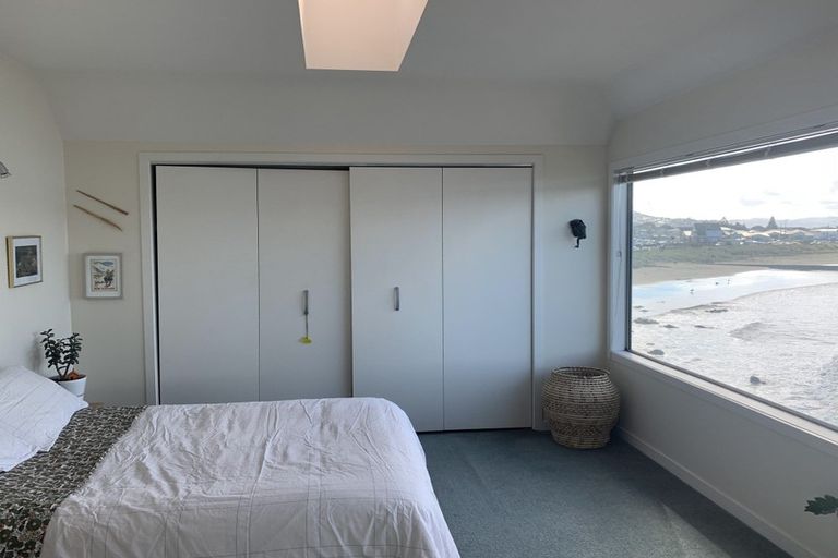 Photo of property in 253 Queens Drive, Lyall Bay, Wellington, 6022