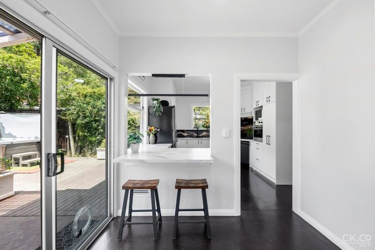 Photo of property in 465 Stokes Valley Road, Stokes Valley, Lower Hutt, 5019
