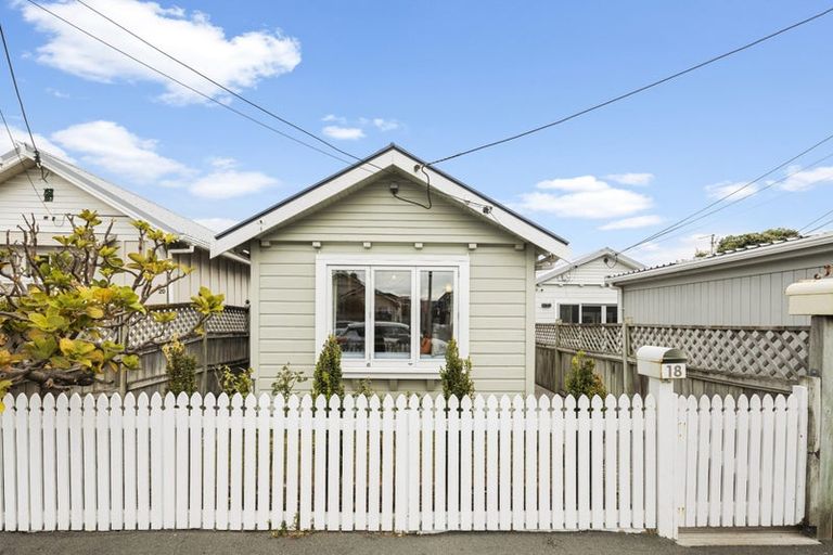 Photo of property in 18 Apu Crescent, Lyall Bay, Wellington, 6022