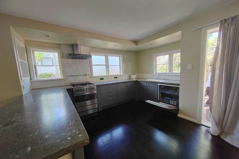 Photo of property in 10 Neptune Avenue, Beach Haven, Auckland, 0626