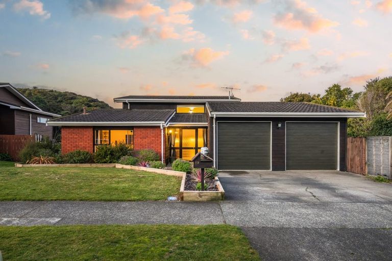 Photo of property in 19 Shackle Lane, Whitby, Porirua, 5024