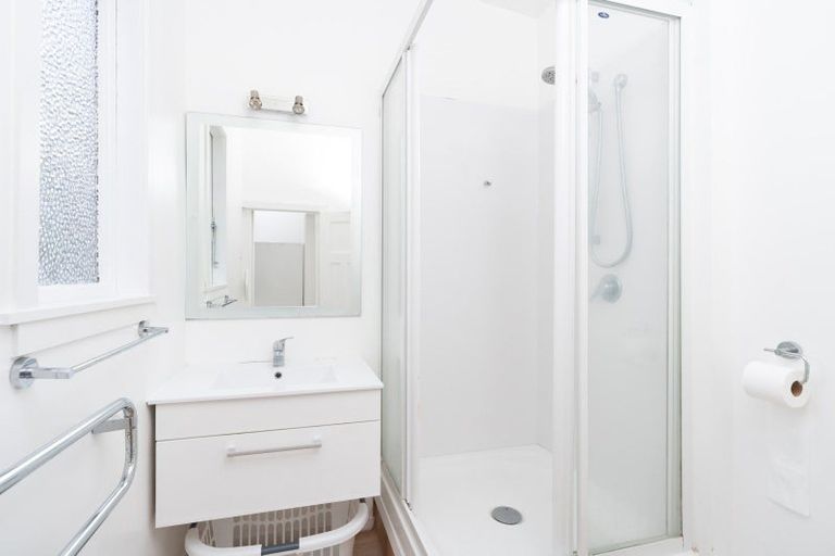 Photo of property in 14 Prince Street, Mount Victoria, Wellington, 6011