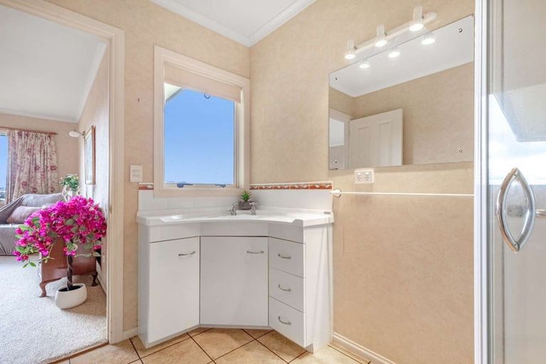 Photo of property in 22 Cobbe Place, Pomare, Rotorua, 3015