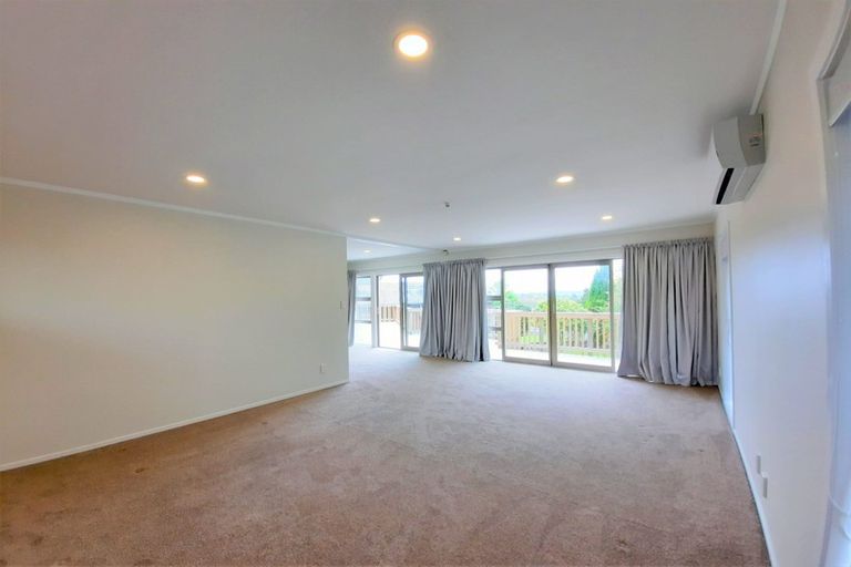 Photo of property in 7 Leewood Place, Pakuranga Heights, Auckland, 2010