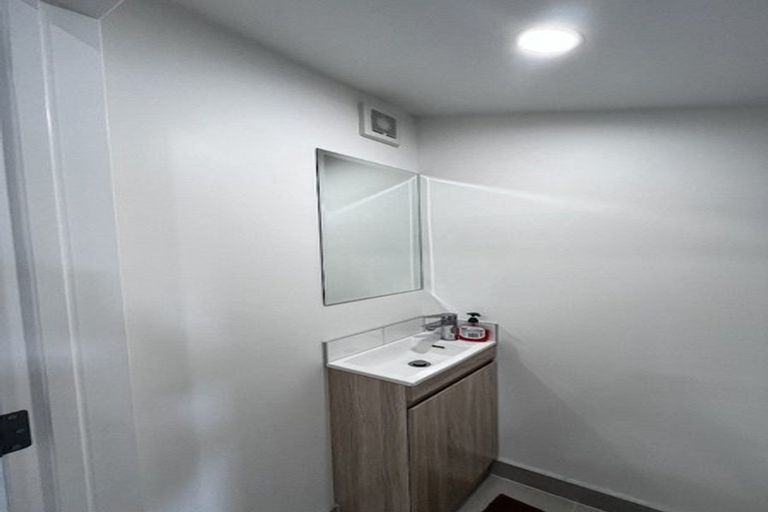 Photo of property in 9 Raupeti Lane, Henderson, 0612