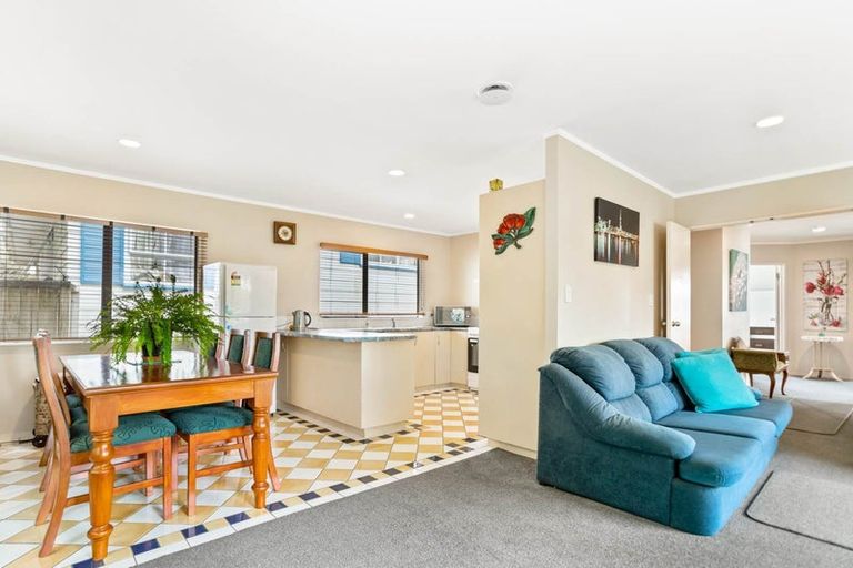 Photo of property in 2/25 Anne Mclean Drive, Bayview, Auckland, 0629