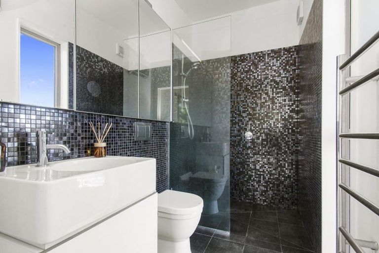 Photo of property in 13 Bella Vista, Melrose, Wellington, 6023