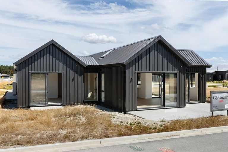 Photo of property in 4 Pipson Way, Lake Hawea, 9382