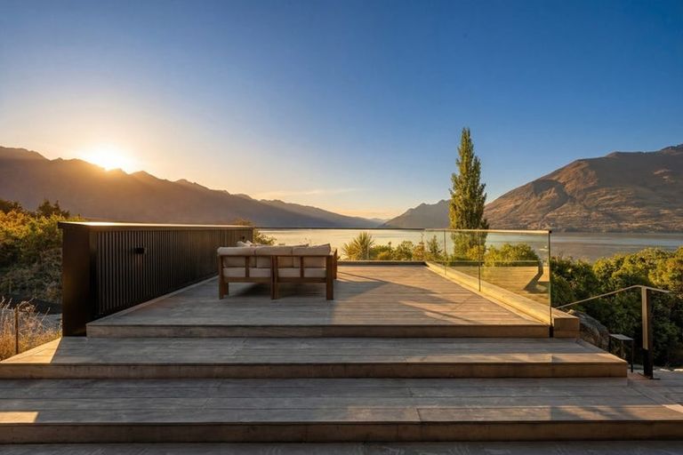 Photo of property in 66 Cedar Drive, Kelvin Heights, Queenstown, 9300