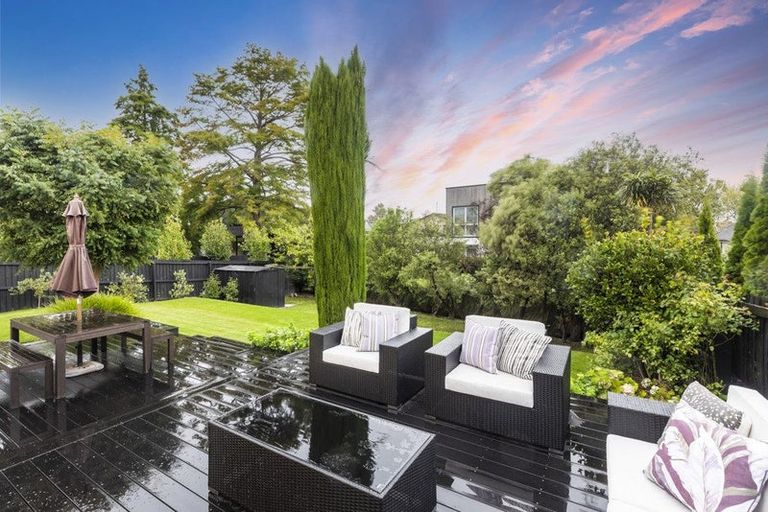 Photo of property in 111 Saint Andrews Square, Strowan, Christchurch, 8052