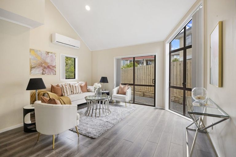 Photo of property in 2/179 Wiseley Road, West Harbour, Auckland, 0618