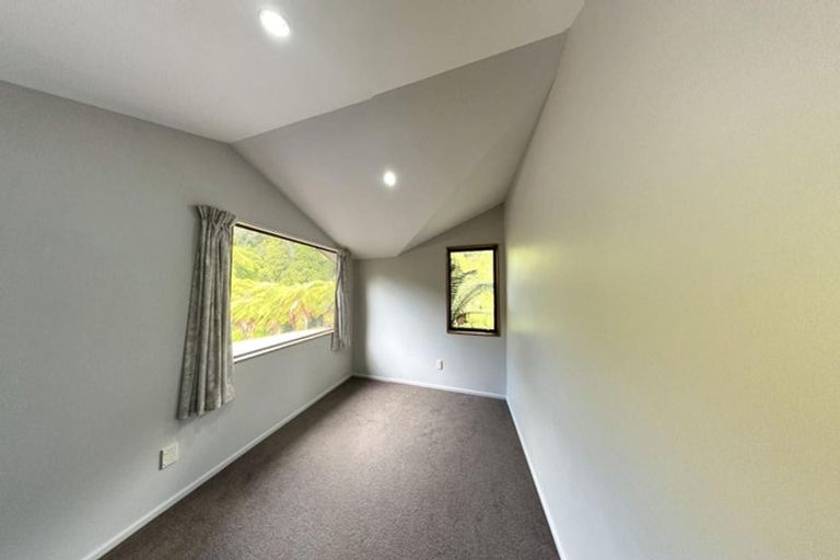 Photo of property in 24 Manu Grove, Waikanae, 5036