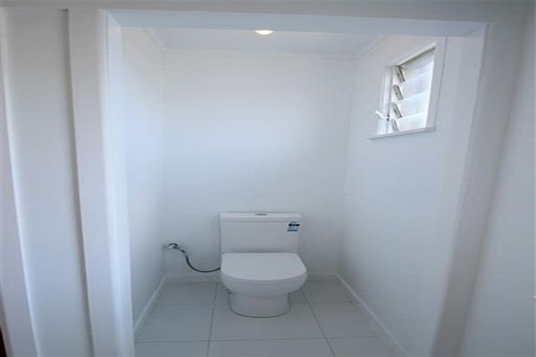 Photo of property in 678 East Coast Road, Pinehill, Auckland, 0630