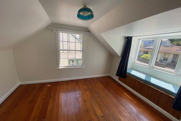 Photo of property in 28 Shakespeare Road, Bluff Hill, Napier, 4110