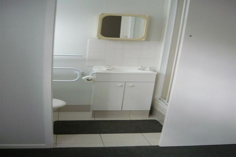 Photo of property in 50 Golf Road, New Lynn, Auckland, 0600