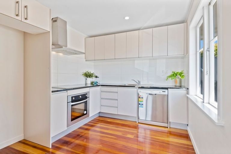 Photo of property in 1/186 Archers Road, Glenfield, Auckland, 0629