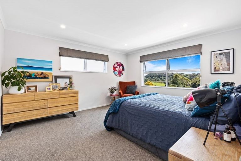 Photo of property in 1 Rapaki Place, Te Atatu Peninsula, Auckland, 0610