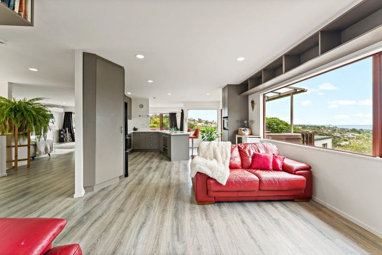 Photo of property in 70 Kate Sheppard Avenue, Torbay, Auckland, 0630