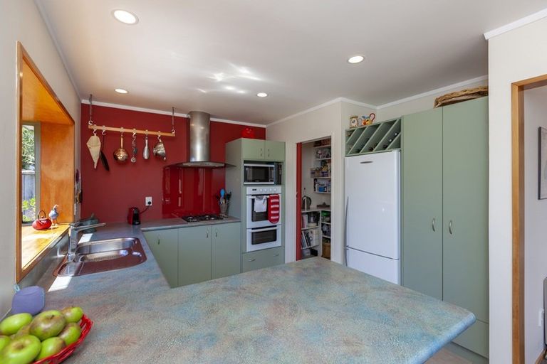 Photo of property in 6 Kotuku Drive, Paraparaumu Beach, Paraparaumu, 5032