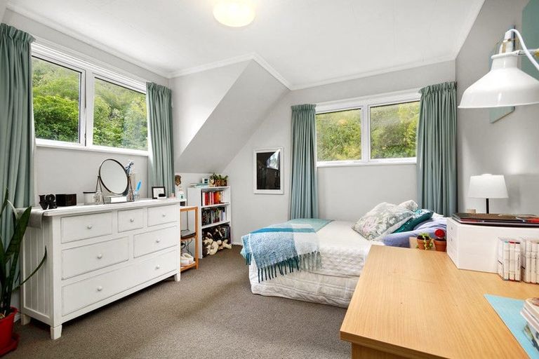 Photo of property in 6 Thomas Hook Street, Tawa, Wellington, 5028