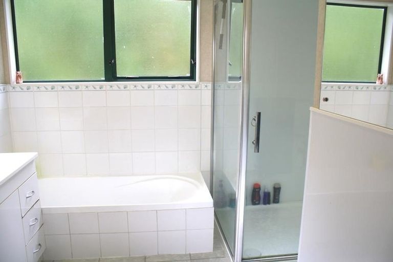 Photo of property in 1/5 Halberg Street, Glenfield, Auckland, 0629