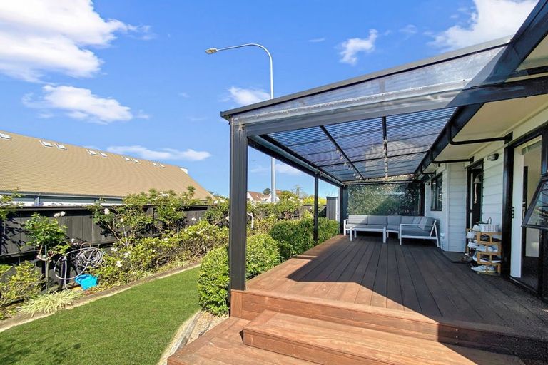 Photo of property in 19a Akoranga Drive, Northcote, Auckland, 0627