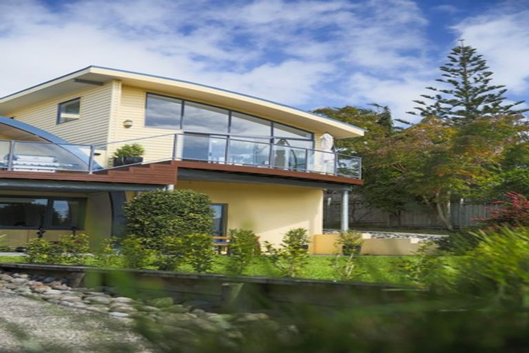 Photo of property in 48 Renata Crescent, Te Atatu Peninsula, Auckland, 0610