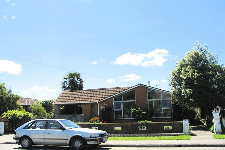 Photo of property in 12 Ombersley Terrace, Opawa, Christchurch, 8023
